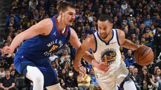 前锋跑位 前锋跑位